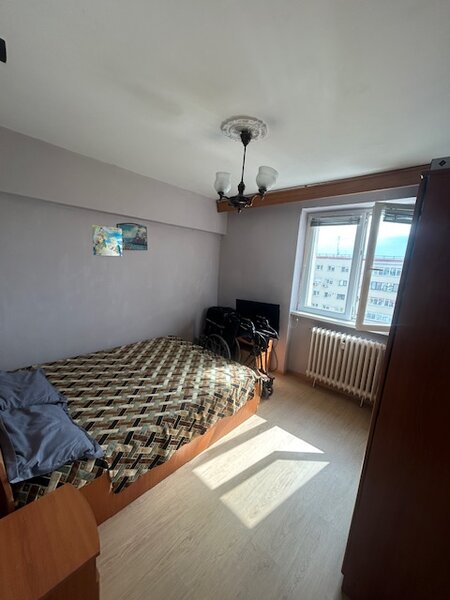 Berceni, Obregia, stradal, bloc reabilitat, ap. 3 camere 8 min. metrou.