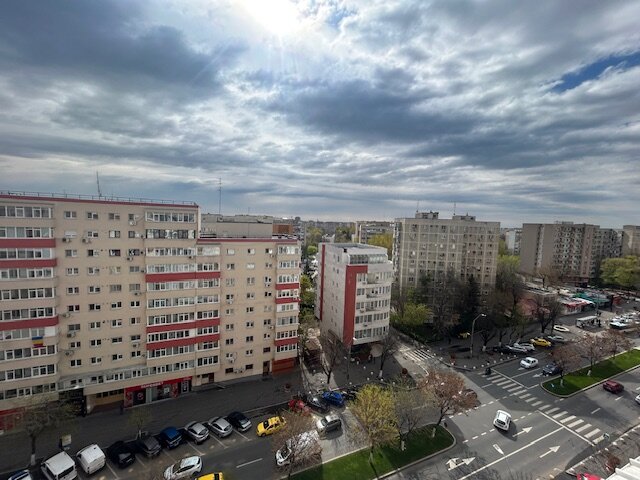 Berceni, Obregia, stradal, bloc reabilitat, ap. 3 camere 8 min. metrou.
