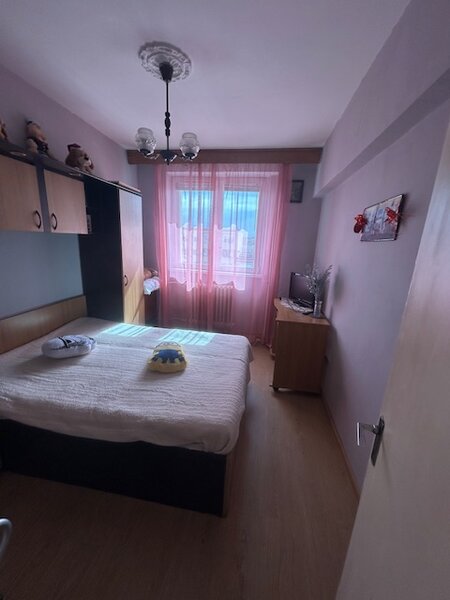 Berceni, Obregia, stradal, bloc reabilitat, ap. 3 camere 8 min. metrou.