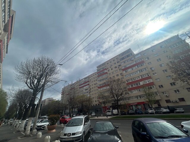 Berceni, Obregia, stradal, bloc reabilitat, ap. 3 camere 8 min. metrou.